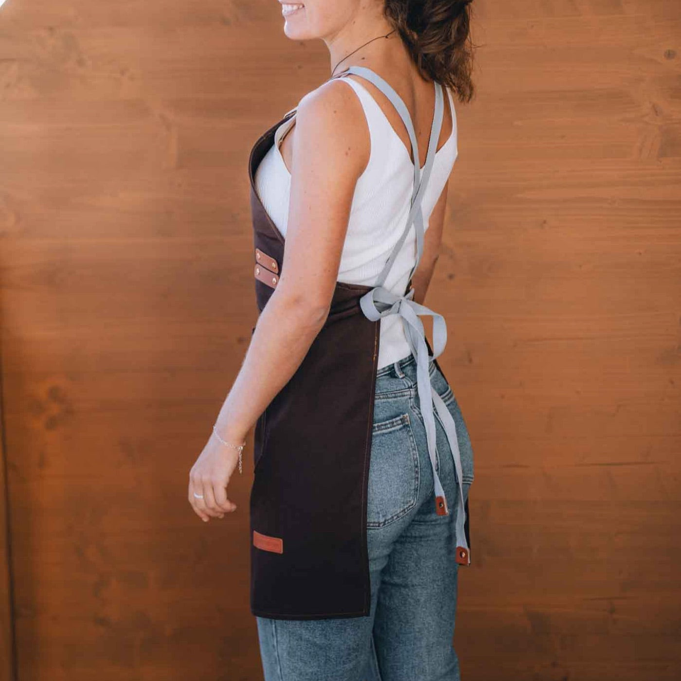Grill Apron cross-back straps, rear view