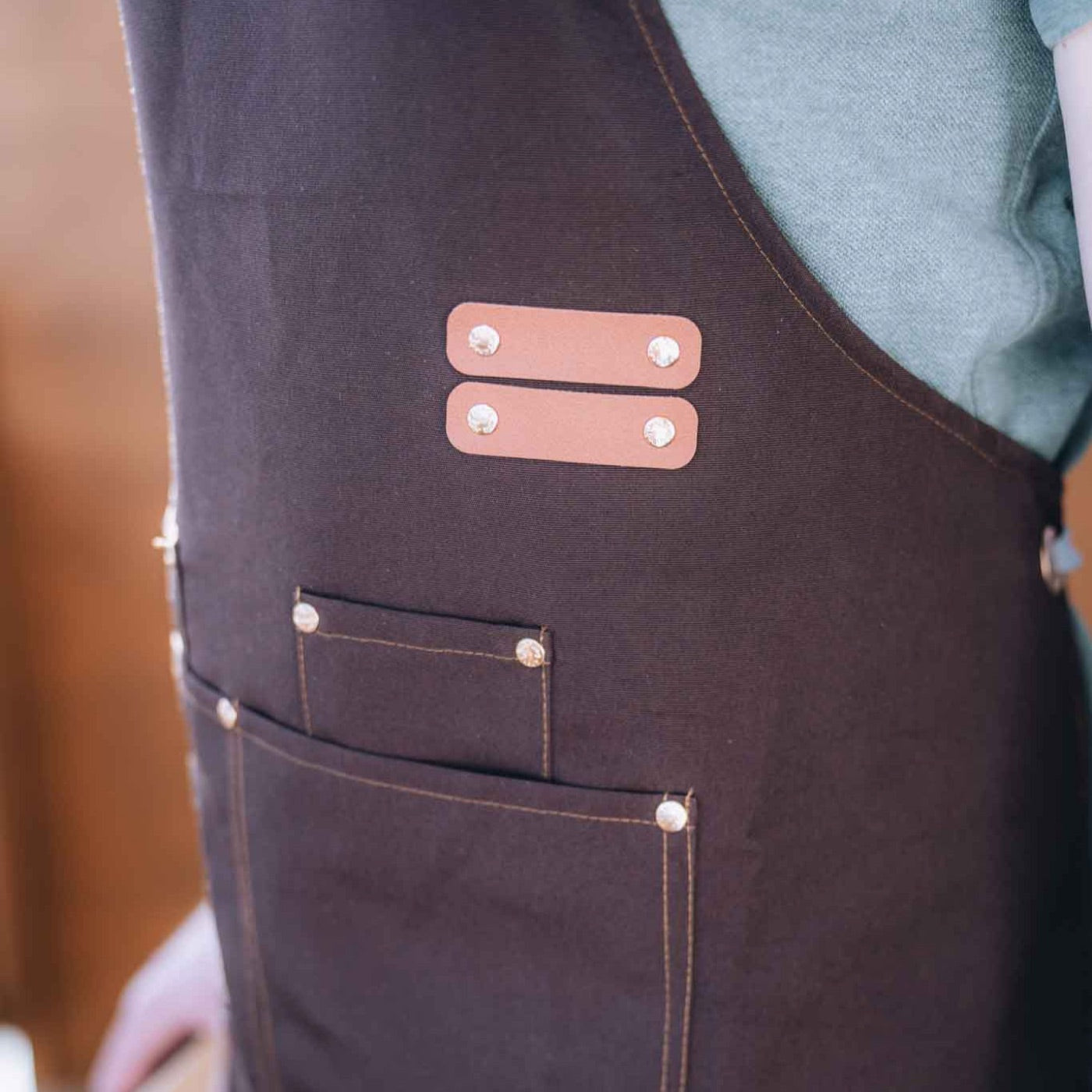 Grill Apron pocket and leather detail
